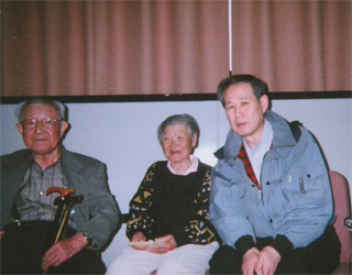 小山一郎さん（左）、益永スミコさんと（5/12）