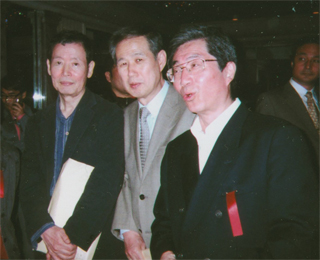 柄谷行人さん（左から２人目）と