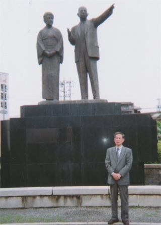岐阜羽島駅前で""