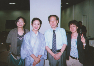 神田香織さんを囲んで