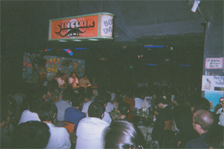 超満員のロフトプラスワン