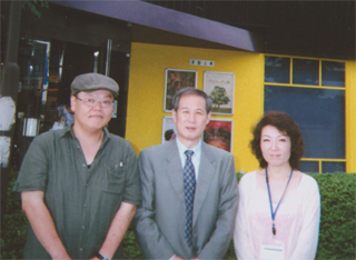 福岡市のＫＢＣシネマの前で（7/31）