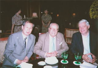 （左から）鈴木邦男、ルペンさん、ゴルニッシュさん（8/11）