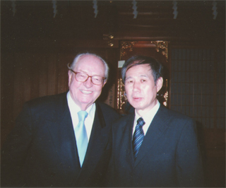 ルペン党首と。靖国神社で