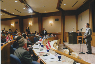 「愛国者の集い」で閉会の辞を述べました（8/13）