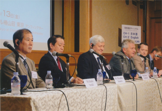 会議の終了後の「記者会見」（8/13）