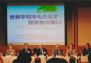 同じく「記者会見」