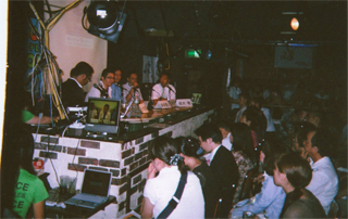 超満員のロフトプラスワン