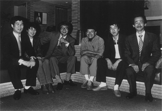 野村秋介さん、牧田吉明さんを囲んで