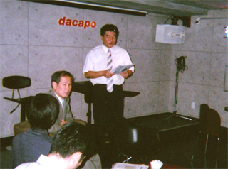 司会の岩井正和さん