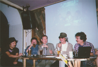 （左から）園子温氏、切通理作氏、鈴木邦男、若松監督、平野悠氏（9/26）