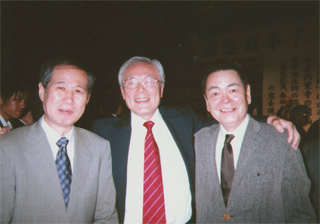 米長邦雄さん（中央）、筆坂秀世さん（右）と