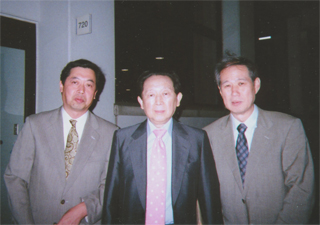 原武史さん（左）、辻井喬さん（中央）と（10/19）