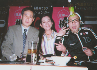 コンテストの審査員。丸茂ジュンさん、南部虎弾さん