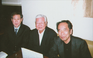 篠田正浩監督（中央）、岸田秀さん（右）と（10/31）