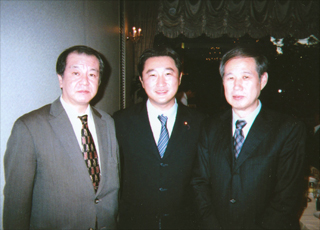 石川知裕さん（衆議院議員・中央）と。左は木村三浩氏（11/1）