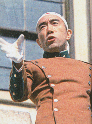 自衛隊員に訴える三島由紀夫氏