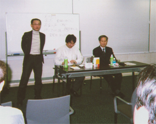 左は司会の白井さん