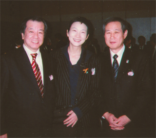 辛淑玉さん（中央）と。左は木村氏（1/11）