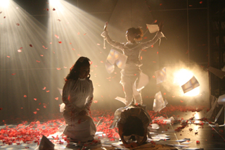 見沢知廉の『天皇ごっこ』を劇団再生が舞台化。