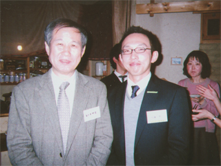 グリーンピース・ジャパン新事務局長の伊藤潤一さんと（2/10）