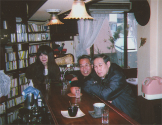 喫茶店「小夜曲」で