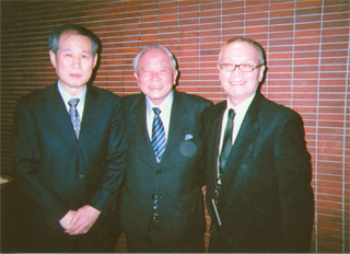 戸塚進也さん（中央）、高須基仁さん（右）（3/28）