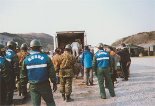 救援物資を届けました