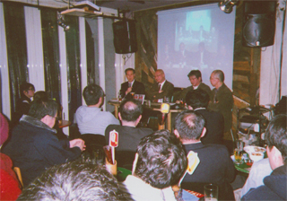 満員のネイキッドロフト