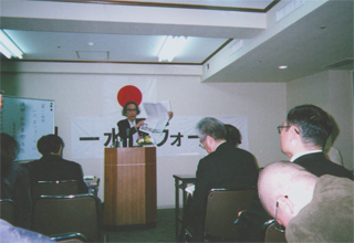 講演する和田春樹さん（4/14）