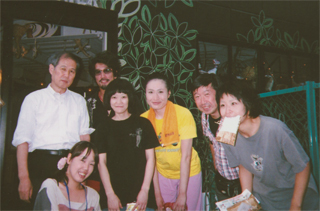 「劇団再生」のメンバーと