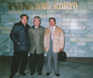 高麗ホテルの前で