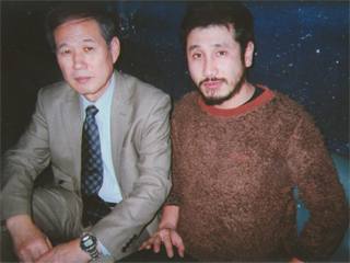 「持丸博」役の渋川清彦さんと