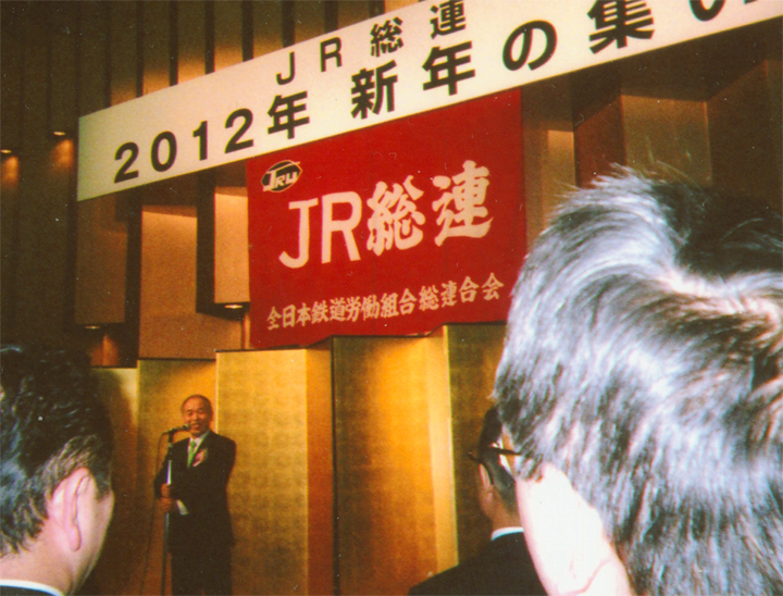 挨拶する鈴木宗男さん