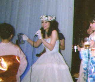 お嫁さんも歌ってます