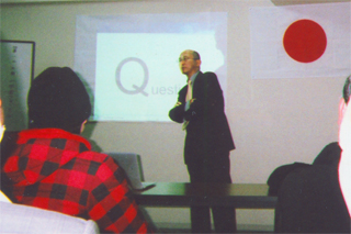 一水会フォーラムで講演する伊東寛さん