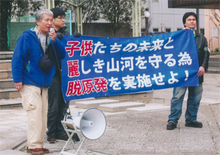 挨拶する松沢呉一さん