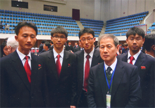 キムイルソン総合大学の学生たちと