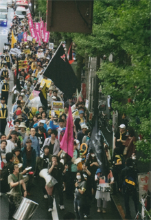 黒旗やゲバラの旗もありました