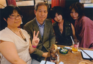 「右デモ」の打ち上げで