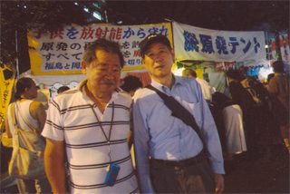 三上治さんと（テント村で）