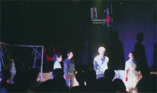 オフィス再生の「正義の人びと」の舞台