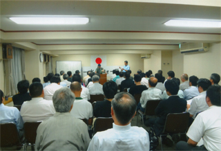 会場は超満員でした