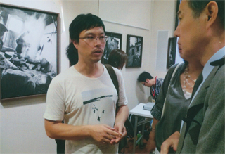 従軍慰安婦の写真展で。安世鴻さんと（9/2）