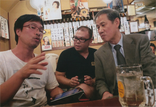 居酒屋で、安さんと話しました