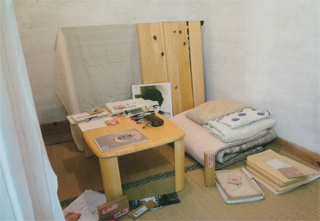 本人使用のフトン、ノートなど