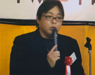 維新政党新風で挨拶する桜井さん