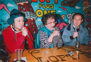 平野悠さん（中央）の送別会