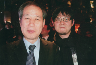 演出家の松枝佳紀さんと