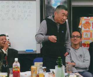 熱演する松元ヒロさん（12/29）